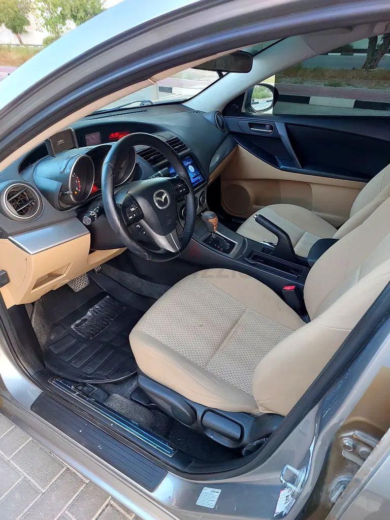 Mazda 3 gcc with full service history records only 148000 km! - Image 9