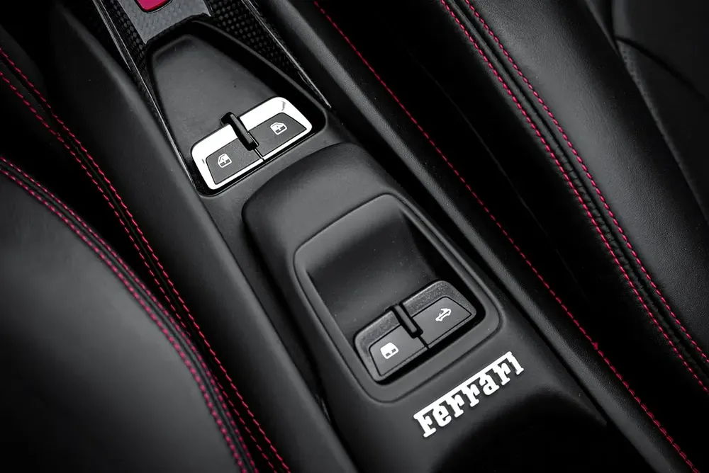 Ferrari F8 Spider 2023 GCC Specs - 3000 kms - Image 11