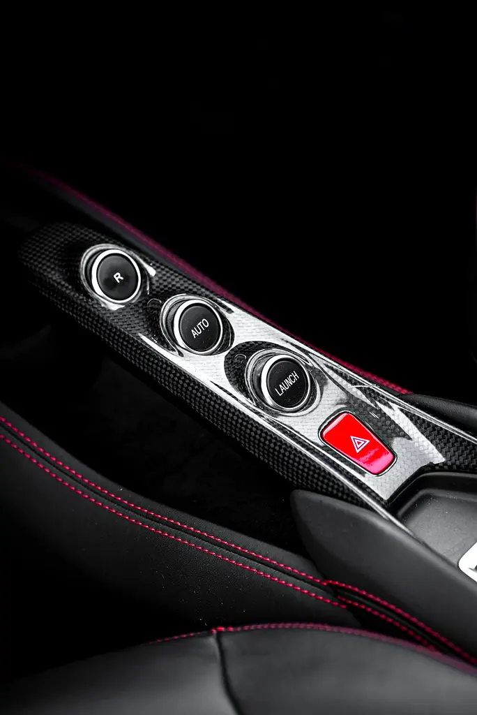 Ferrari F8 Spider 2023 GCC Specs - 3000 kms - Image 9