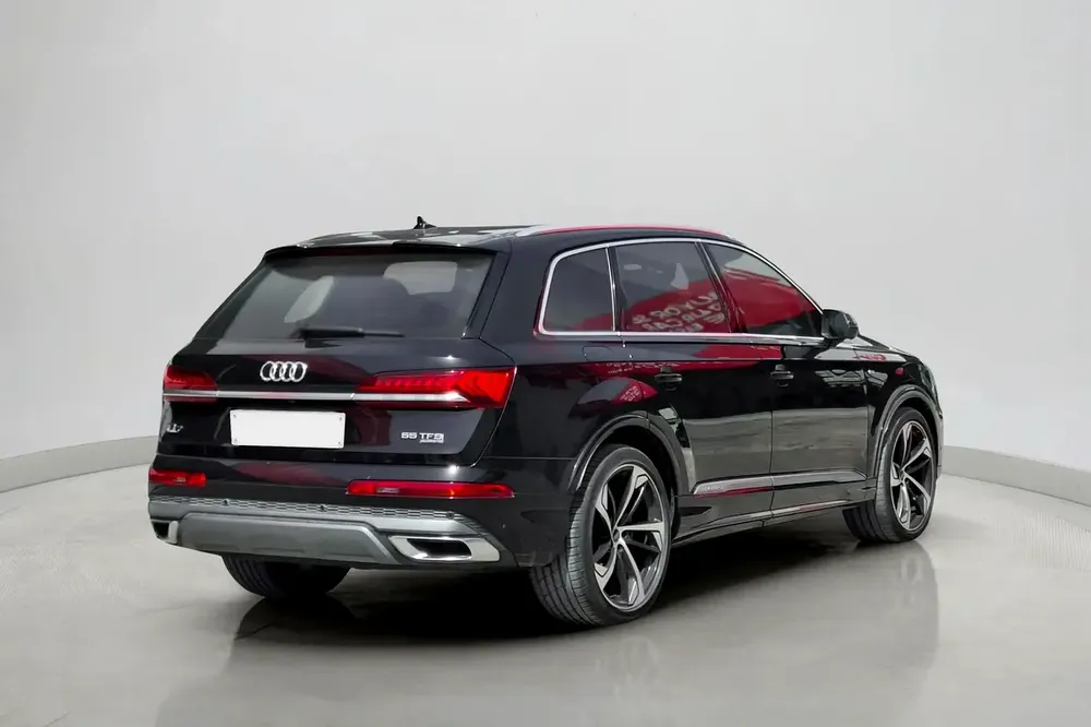 2021 Audi Q7 55 TFSI quattro S line Black Edition 3.0L | GCC Specifications - Image 5