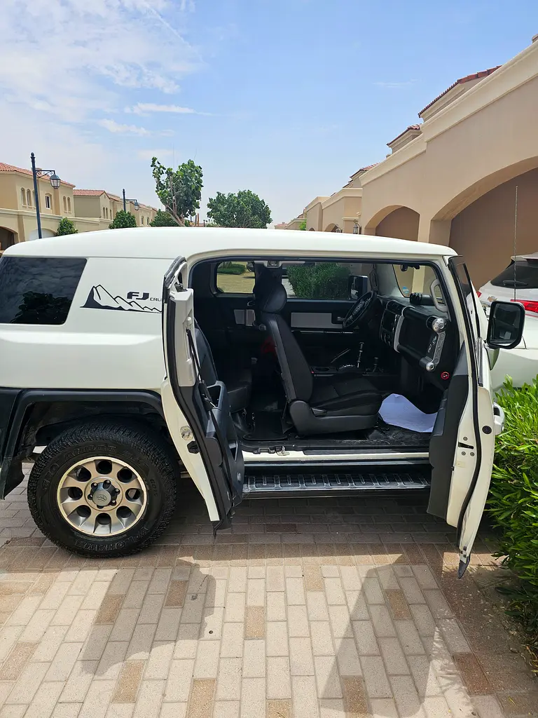 Toyota FJ Cruiser- GCC - Great condition - Image 6