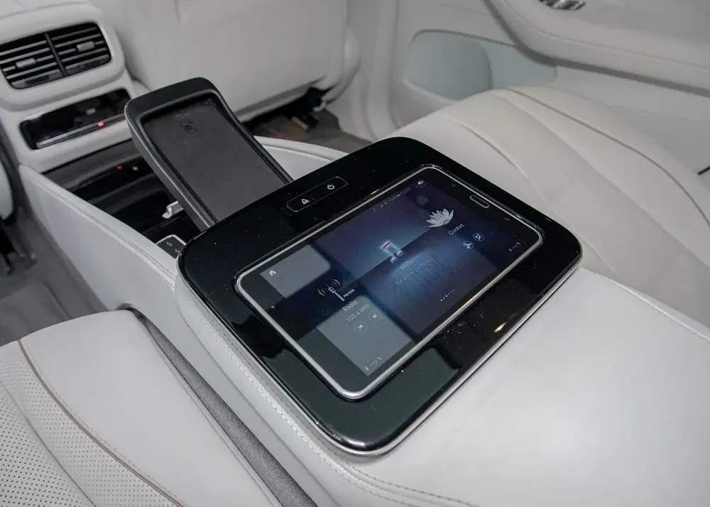 Ultimate Luxury SUV • Full Service Histroy • European - Image 11