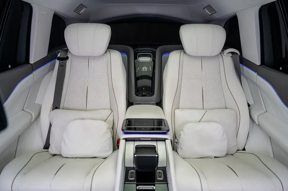 Ultimate Luxury SUV • Full Service Histroy • European - Image 15