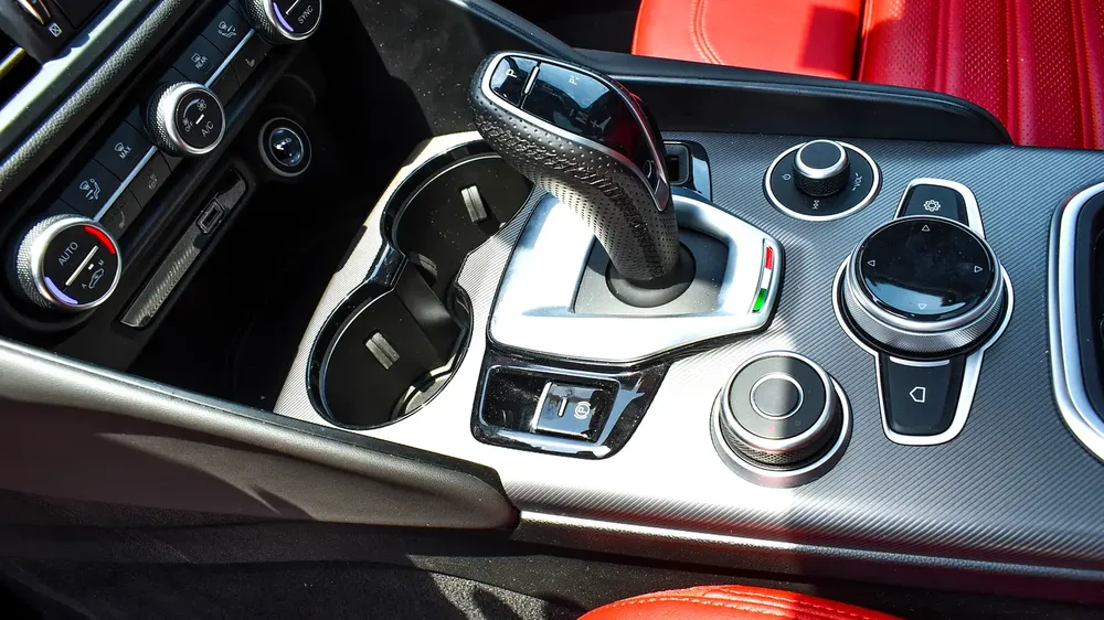 AED 2,429 / Month | Alfa Romeo | Giulia Veloce MCA | 2022 | Warranty and Service | Service History - Image 12