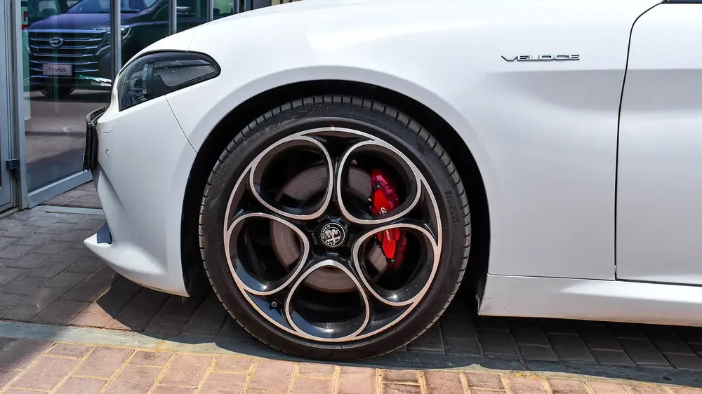 AED 2,429 / Month | Alfa Romeo | Giulia Veloce MCA | 2022 | Warranty and Service | Service History - Image 5