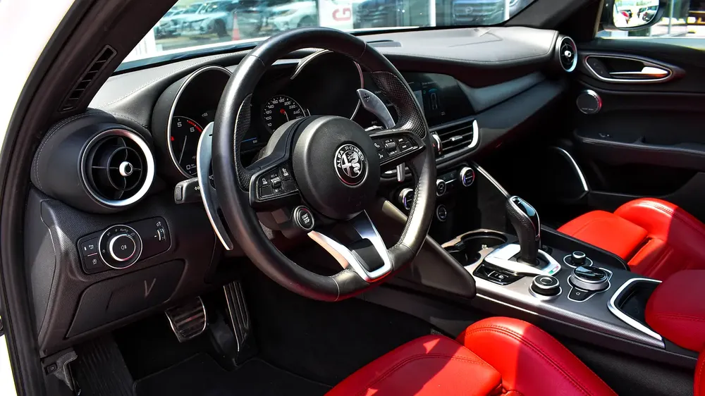 AED 2,429 / Month | Alfa Romeo | Giulia Veloce MCA | 2022 | Warranty and Service | Service History - Image 7