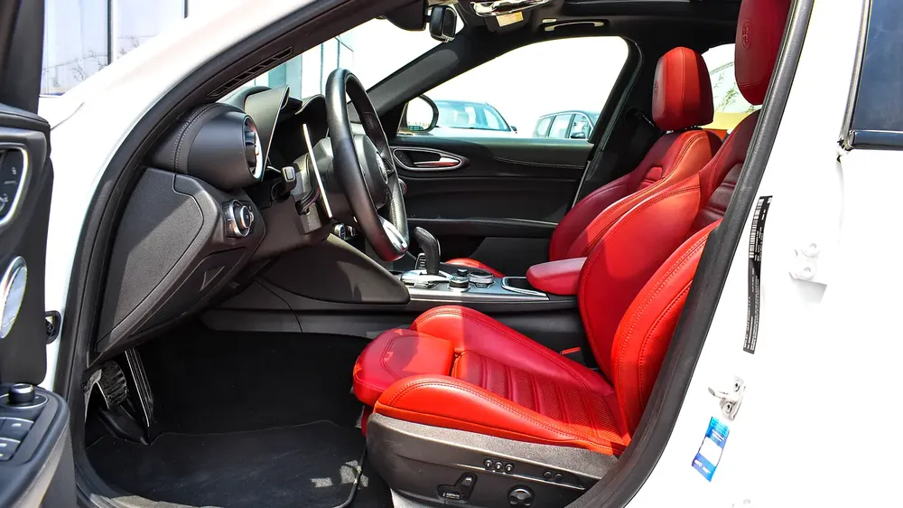 AED 2,429 / Month | Alfa Romeo | Giulia Veloce MCA | 2022 | Warranty and Service | Service History - Image 8