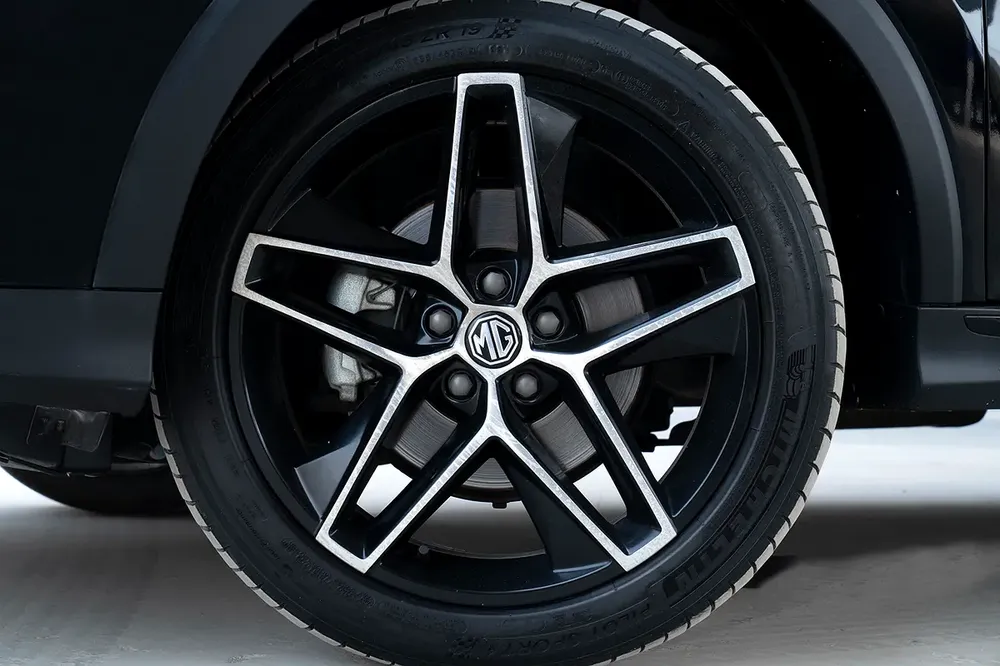 MG RX5 Plus 1.5T Deluxe with warranty - Image 17