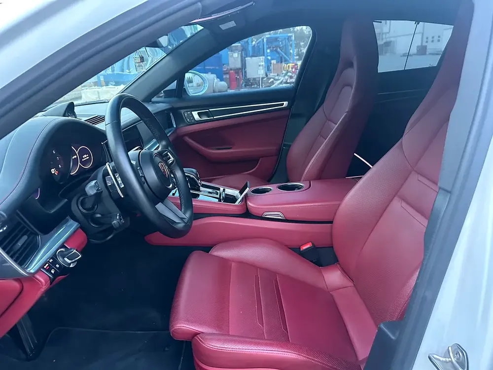 2023 Porsche Panamera Standard - GCC Specs - Like New - Image 11