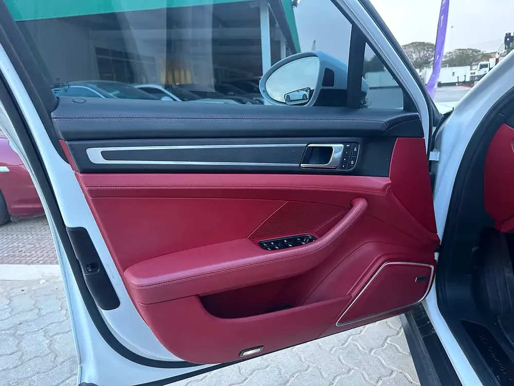 2023 Porsche Panamera Standard - GCC Specs - Like New - Image 12