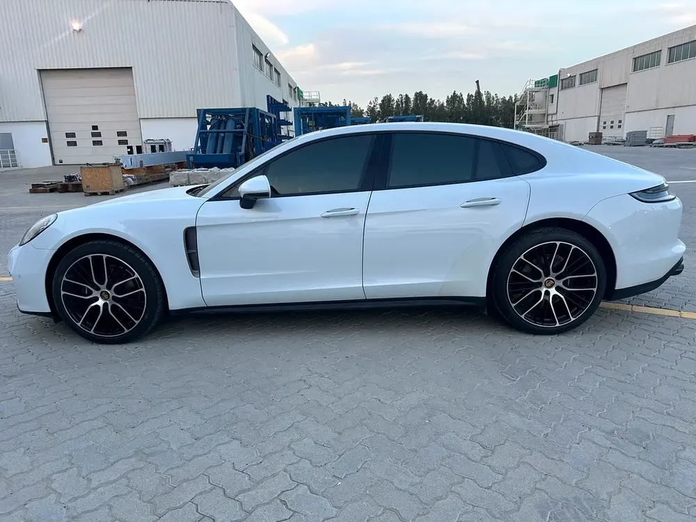 2023 Porsche Panamera Standard - GCC Specs - Like New - Image 4