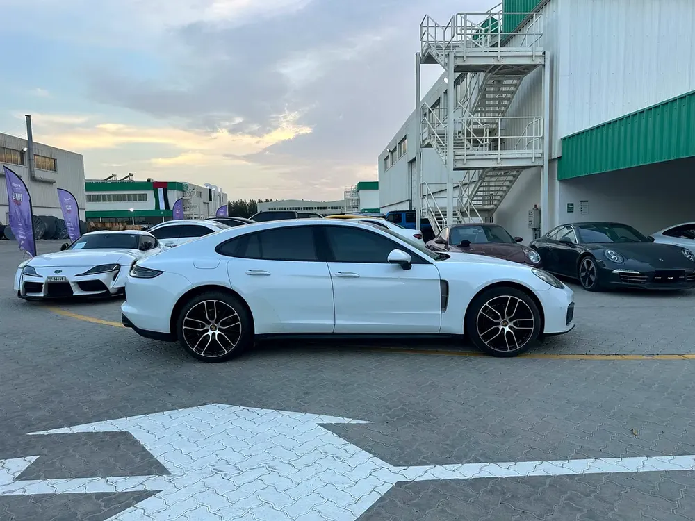 2023 Porsche Panamera Standard - GCC Specs - Like New - Image 5