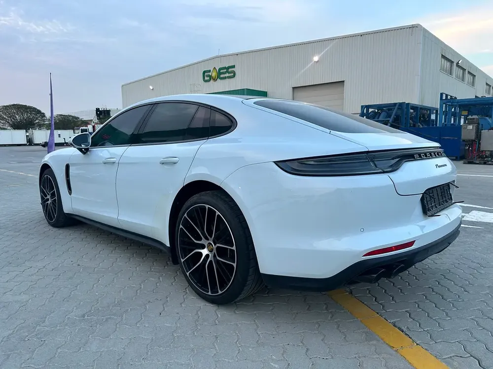 2023 Porsche Panamera Standard - GCC Specs - Like New - Image 9