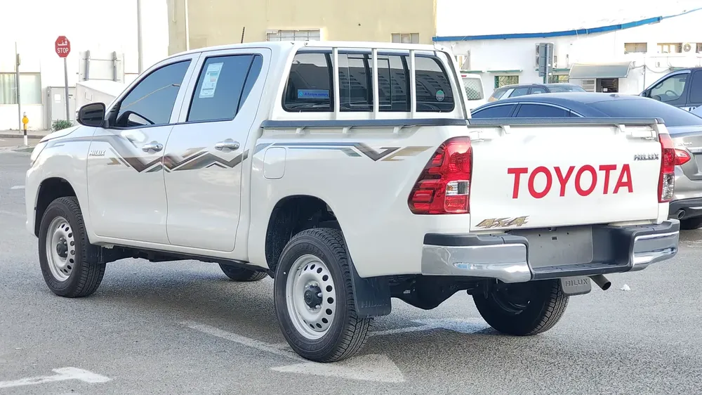 Toyota Hilux | 4X4 | Full Automatic | Double Cab | 2023 | GCC Specs - Image 4