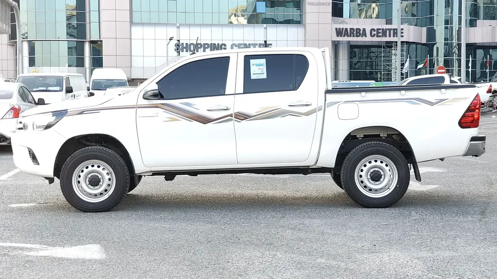 Toyota Hilux | 4X4 | Full Automatic | Double Cab | 2023 | GCC Specs - Image 5
