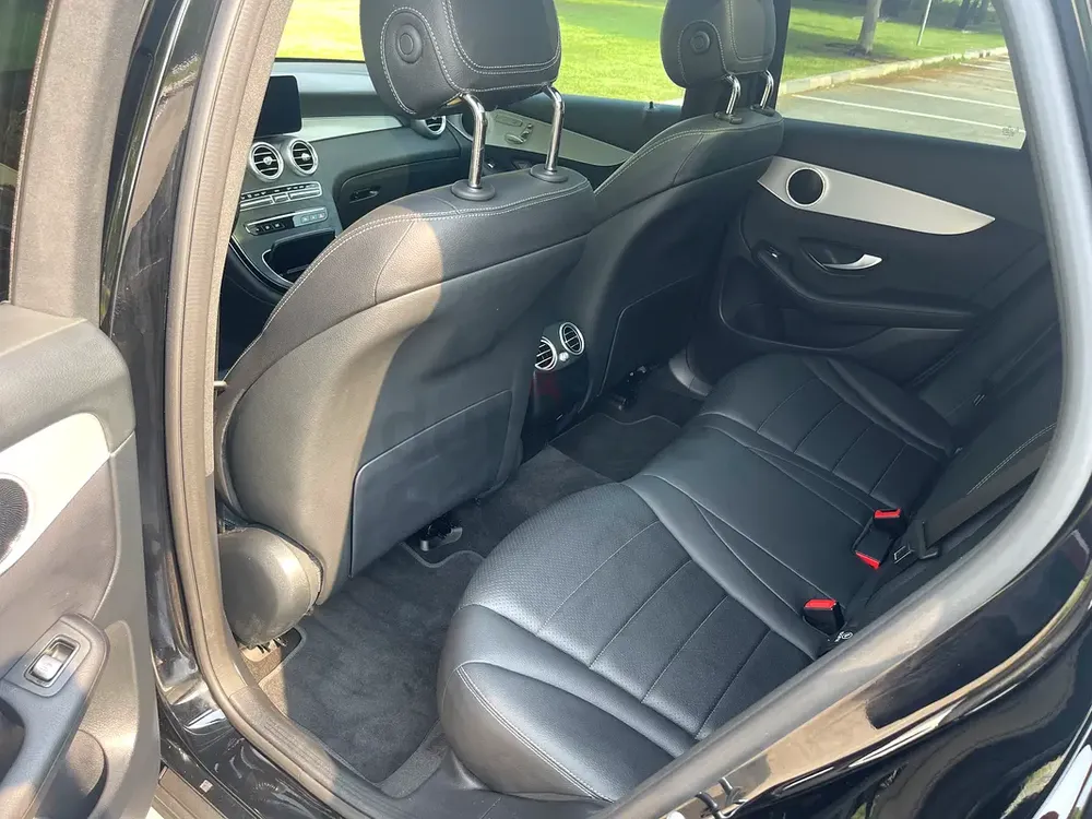 2022 Mercedes Benz GLC 300 - Excellent Condition - Image 9