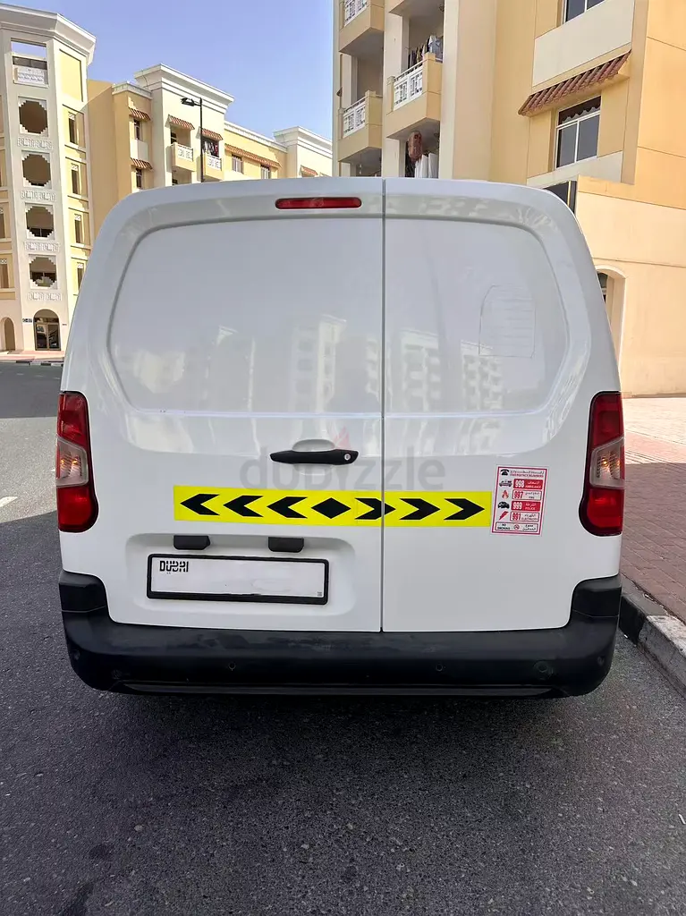 Peugeot Partner chiller van 2022 GCC - Image 4