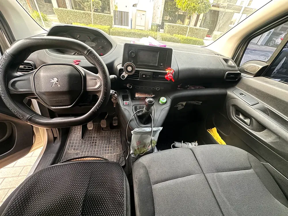 Peugeot Partner chiller van 2022 GCC - Image 6