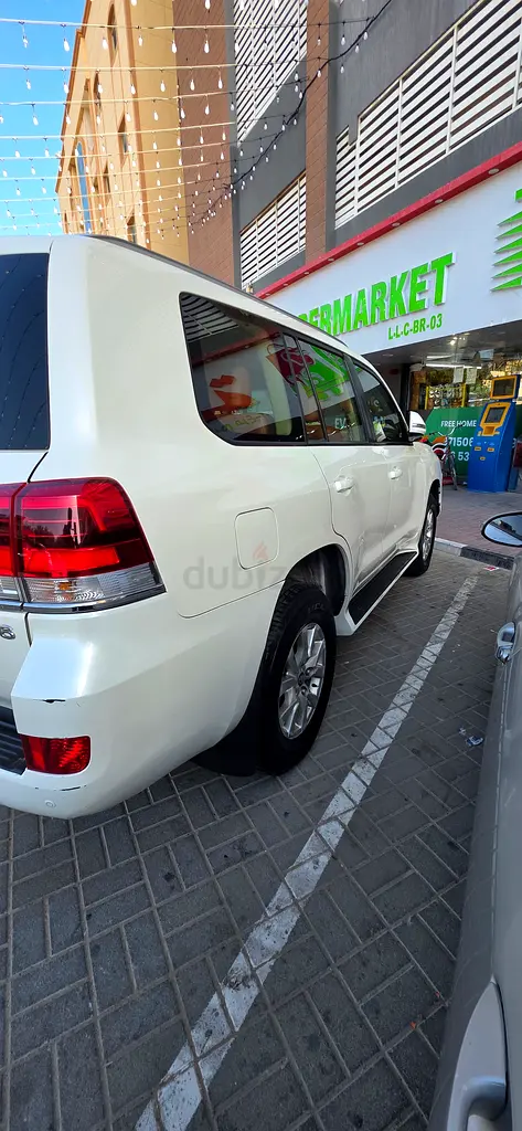 Toyota Land Cruiser 2019 EXR | GCC Specs | Excellent Condition - Image 14