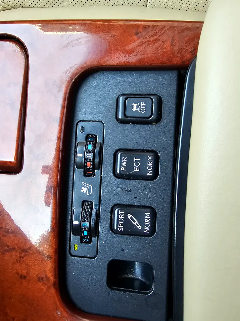 Lexus GS 460 Platinum 2009 | GCC Specs | V8 Performance - Image 9
