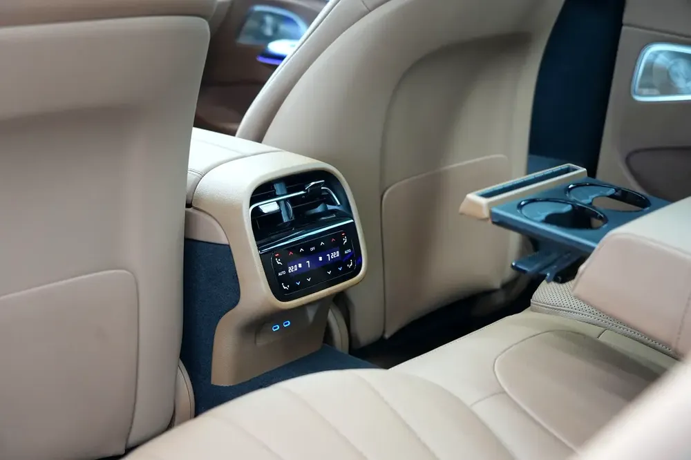 Mercedes-Benz E 300 | 2026 GCC 0km | Agency Warranty | AMG Package - Image 16