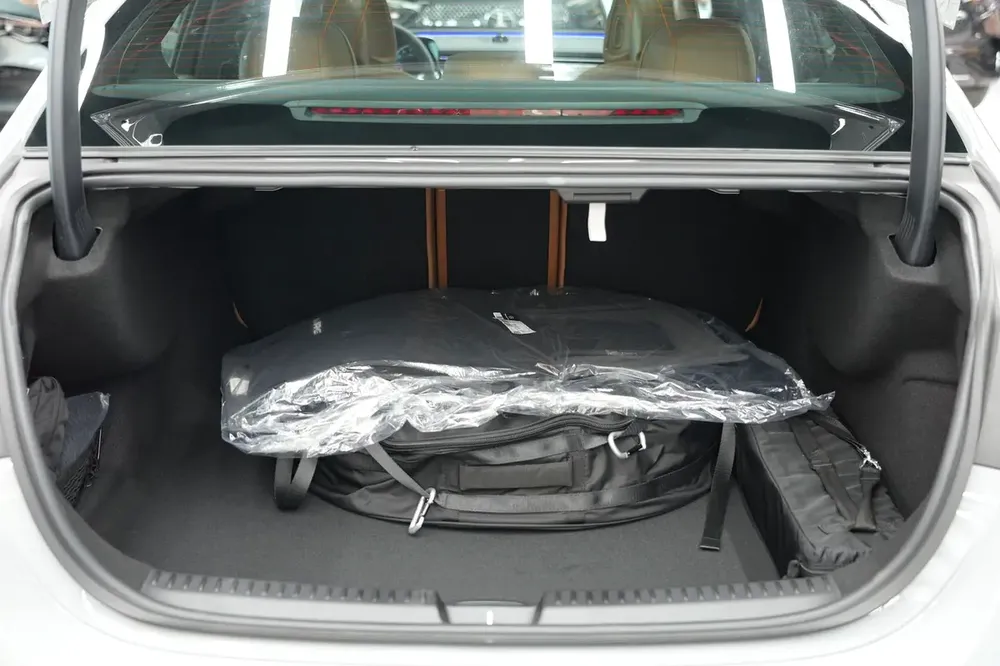 Mercedes-Benz E 300 | 2026 GCC 0km | Agency Warranty | AMG Package - Image 19