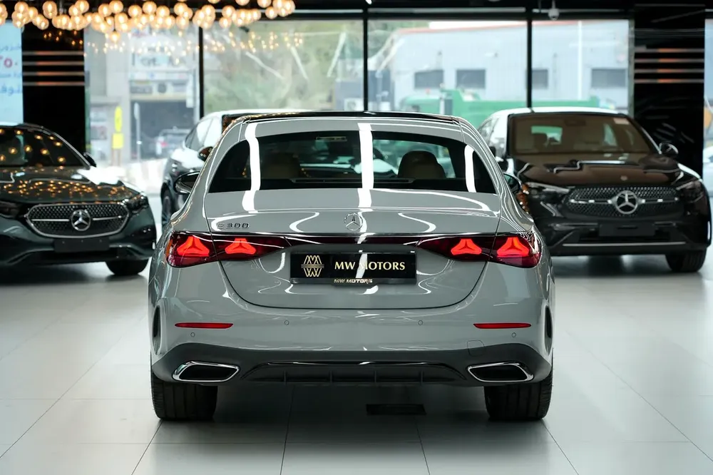 Mercedes-Benz E 300 | 2026 GCC 0km | Agency Warranty | AMG Package - Image 5