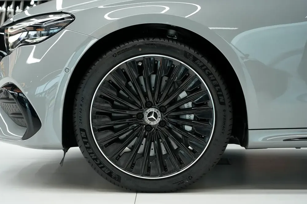 Mercedes-Benz E 300 | 2026 GCC 0km | Agency Warranty | AMG Package - Image 6