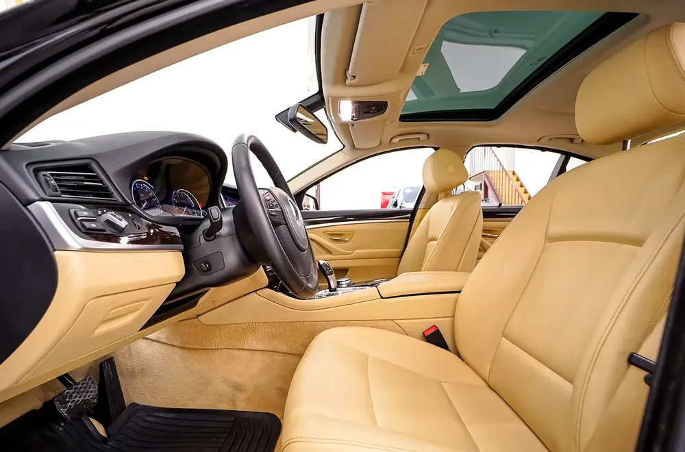 AED 859 PM | BMW 520i EXCLUSIVE 2015 | SINGLE OWNER | PRISTINE CONDITION | 1 YEAR WARRANTY | GCC - Image 10