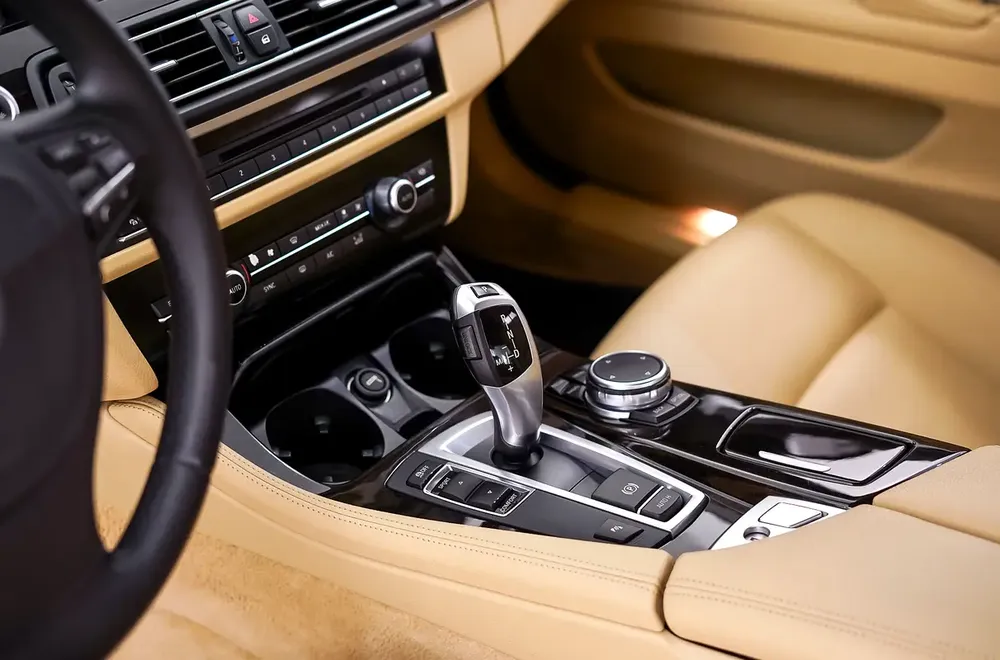 AED 859 PM | BMW 520i EXCLUSIVE 2015 | SINGLE OWNER | PRISTINE CONDITION | 1 YEAR WARRANTY | GCC - Image 12