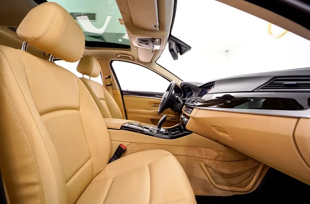 AED 859 PM | BMW 520i EXCLUSIVE 2015 | SINGLE OWNER | PRISTINE CONDITION | 1 YEAR WARRANTY | GCC - Image 15