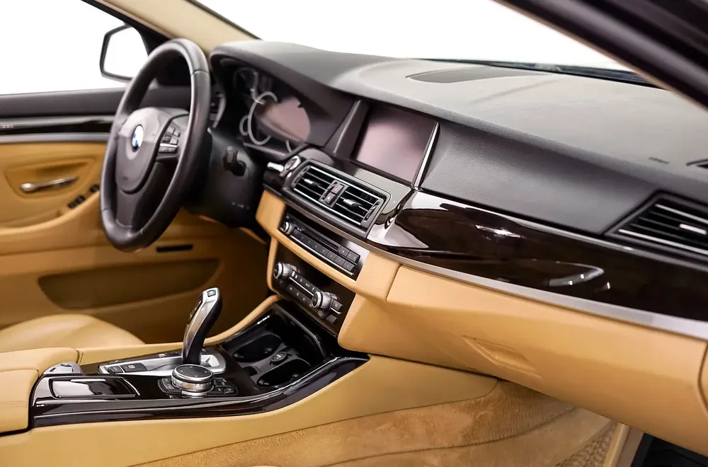 AED 859 PM | BMW 520i EXCLUSIVE 2015 | SINGLE OWNER | PRISTINE CONDITION | 1 YEAR WARRANTY | GCC - Image 16