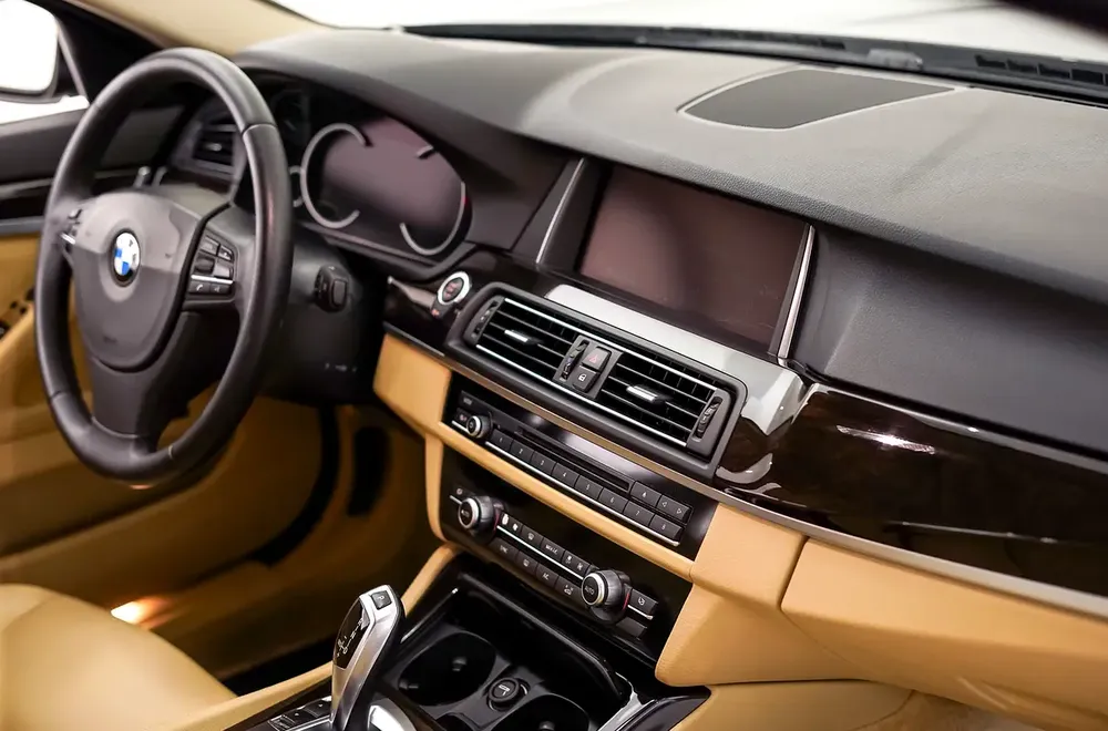 AED 859 PM | BMW 520i EXCLUSIVE 2015 | SINGLE OWNER | PRISTINE CONDITION | 1 YEAR WARRANTY | GCC - Image 17