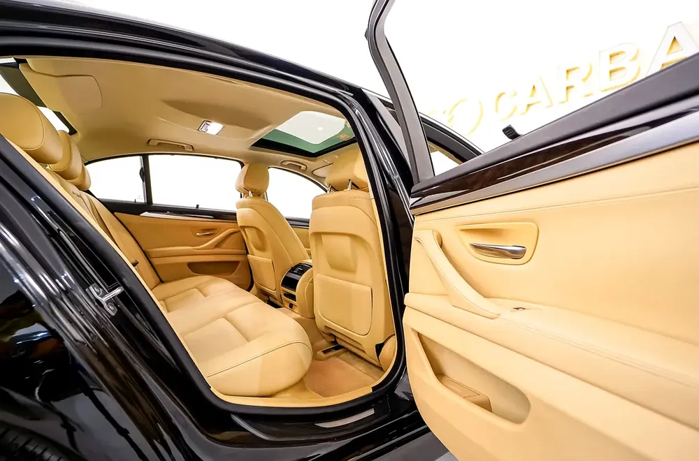 AED 859 PM | BMW 520i EXCLUSIVE 2015 | SINGLE OWNER | PRISTINE CONDITION | 1 YEAR WARRANTY | GCC - Image 19