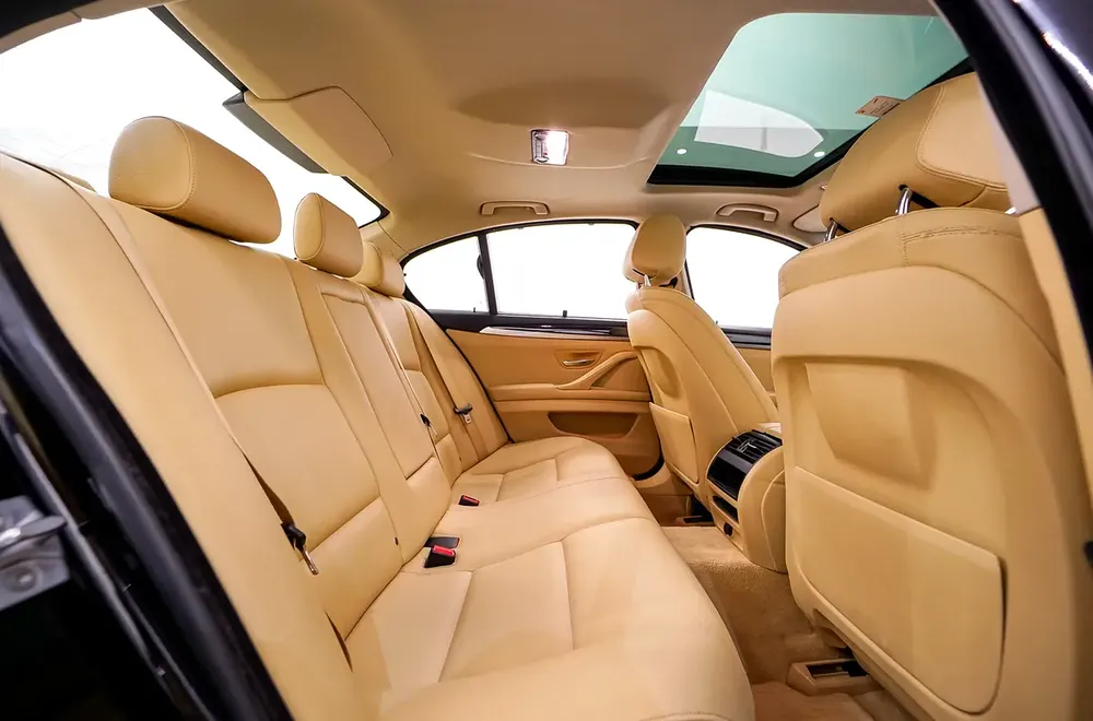 AED 859 PM | BMW 520i EXCLUSIVE 2015 | SINGLE OWNER | PRISTINE CONDITION | 1 YEAR WARRANTY | GCC - Image 20