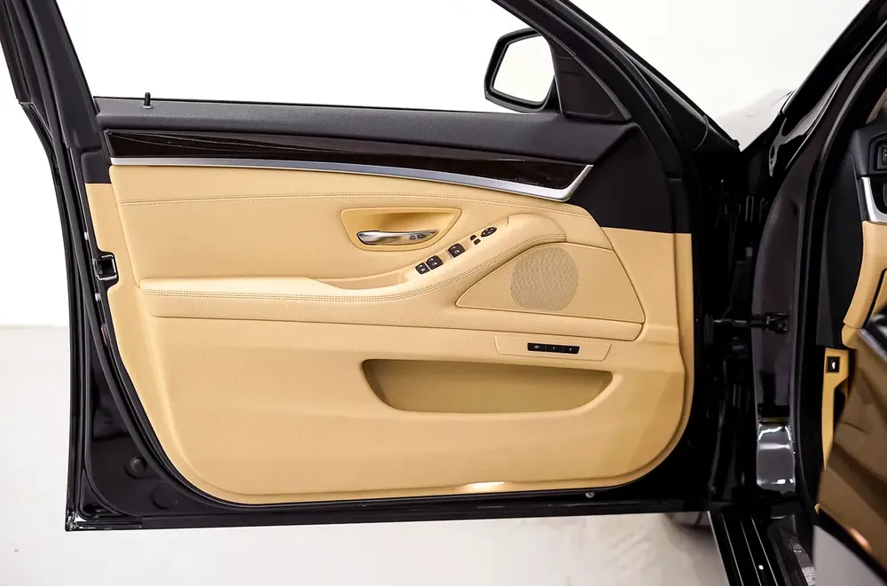 AED 859 PM | BMW 520i EXCLUSIVE 2015 | SINGLE OWNER | PRISTINE CONDITION | 1 YEAR WARRANTY | GCC - Image 8