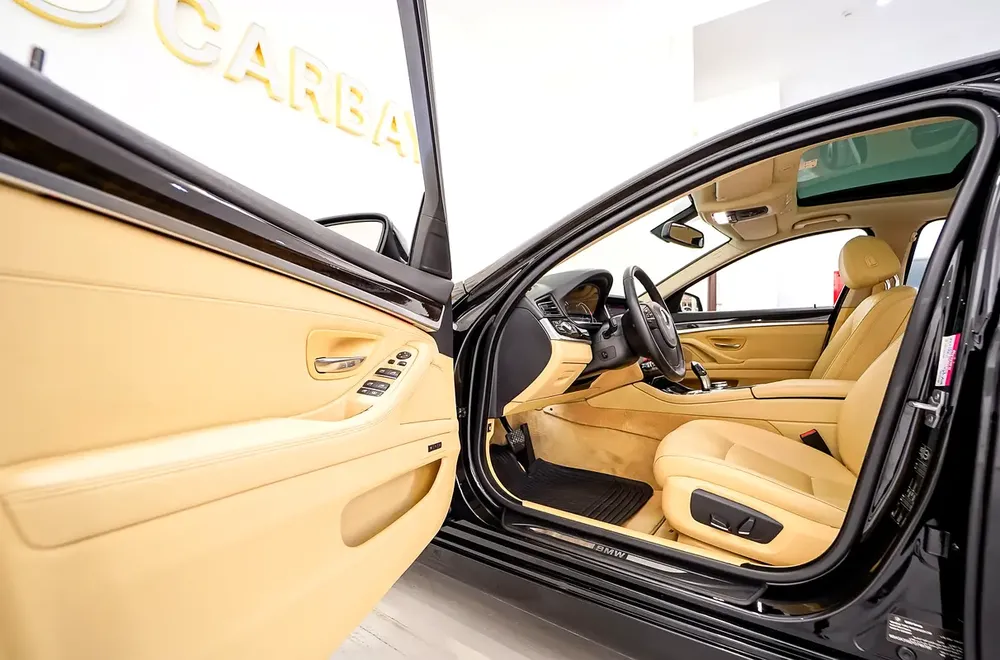 AED 859 PM | BMW 520i EXCLUSIVE 2015 | SINGLE OWNER | PRISTINE CONDITION | 1 YEAR WARRANTY | GCC - Image 9