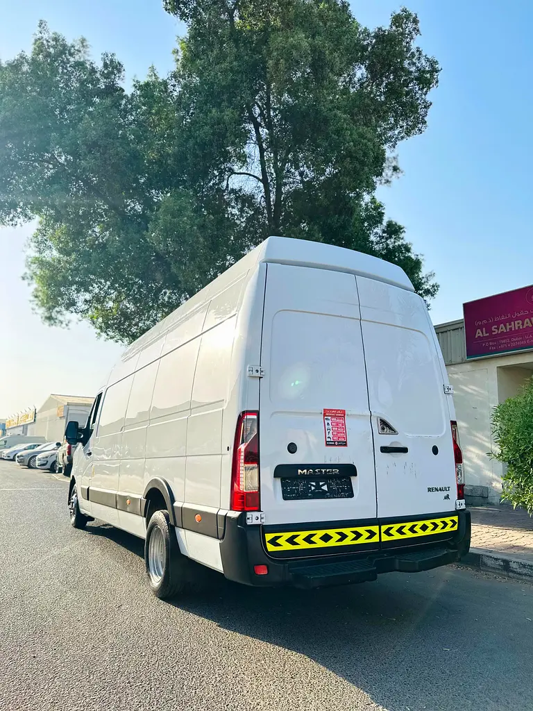 2021 Renault Master 2.3T Panel Van (L4H3) - GCC Specs - Excellent Condition - Image 4