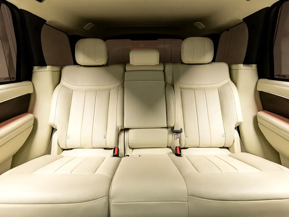SUMMER STARTS NOW | EXCLUSIVE DEAL BY BLACKLINE, 2027 Land Rover Warranty, GCC - Image 18