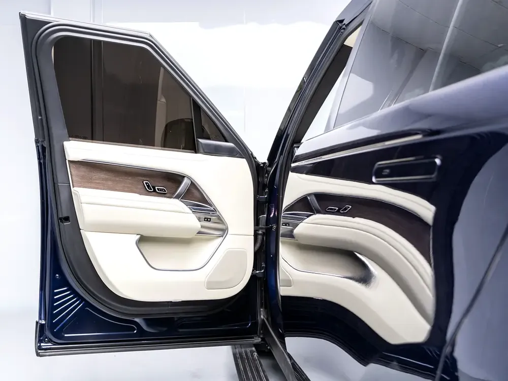 SUMMER STARTS NOW | EXCLUSIVE DEAL BY BLACKLINE, 2027 Land Rover Warranty, GCC - Image 7