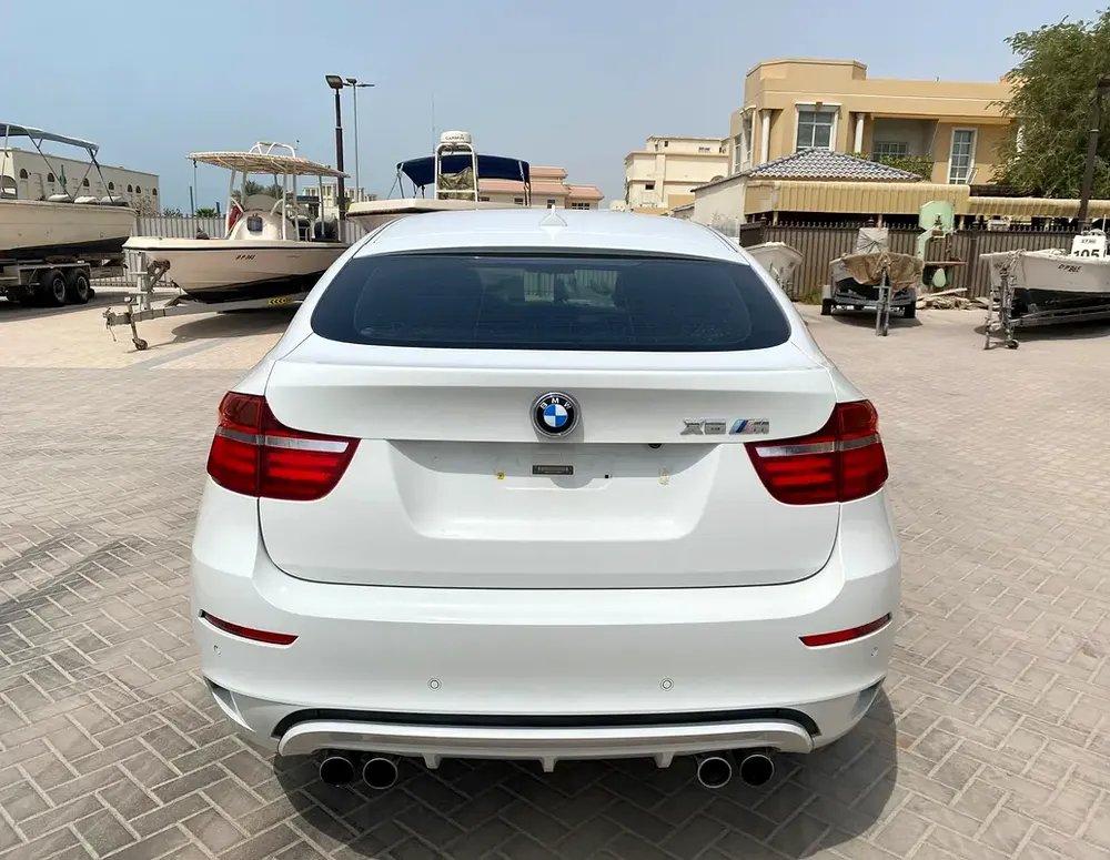 2014 BMW X6M  4.4L TWIN TURBO  V8 555 HP || LOW MILEAGE || ACCIDENT FREE || GCC || CARPLAY|| ZF GEAR - Image 10
