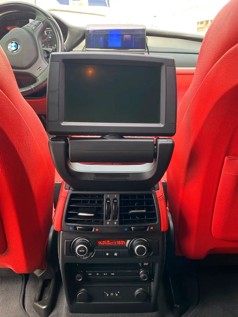 2014 BMW X6M  4.4L TWIN TURBO  V8 555 HP || LOW MILEAGE || ACCIDENT FREE || GCC || CARPLAY|| ZF GEAR - Image 14
