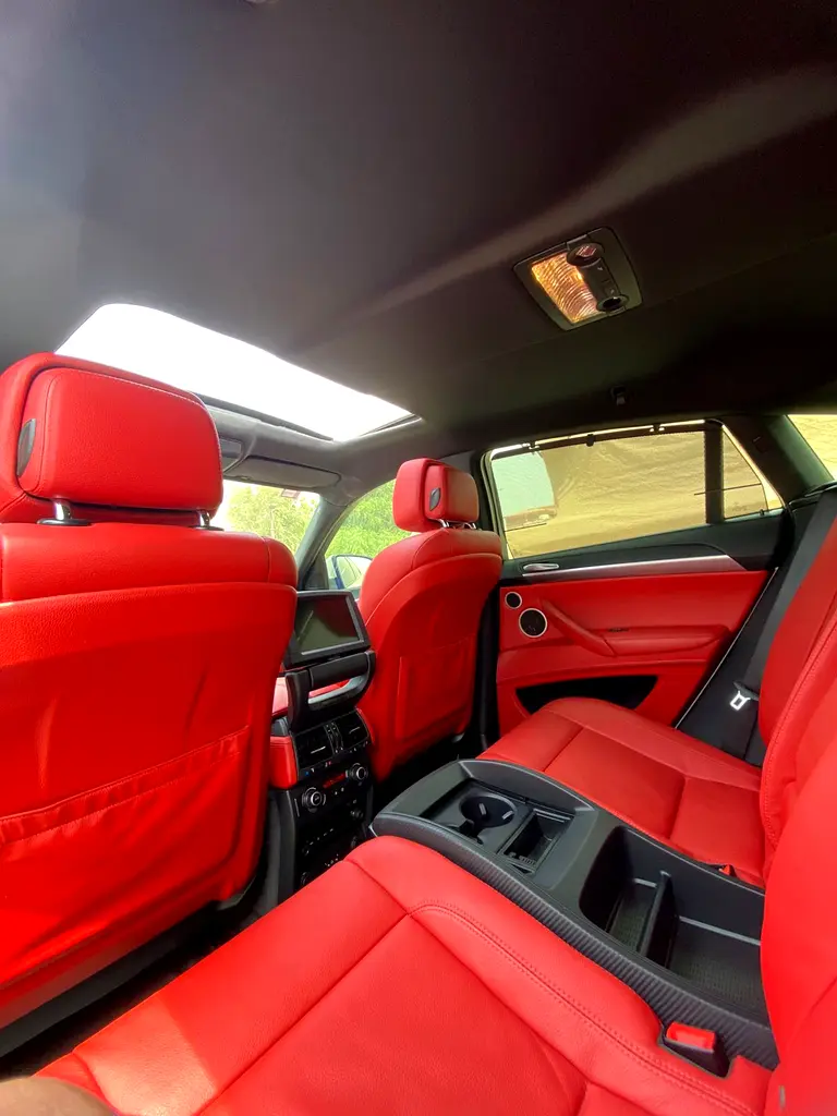 2014 BMW X6M  4.4L TWIN TURBO  V8 555 HP || LOW MILEAGE || ACCIDENT FREE || GCC || CARPLAY|| ZF GEAR - Image 15