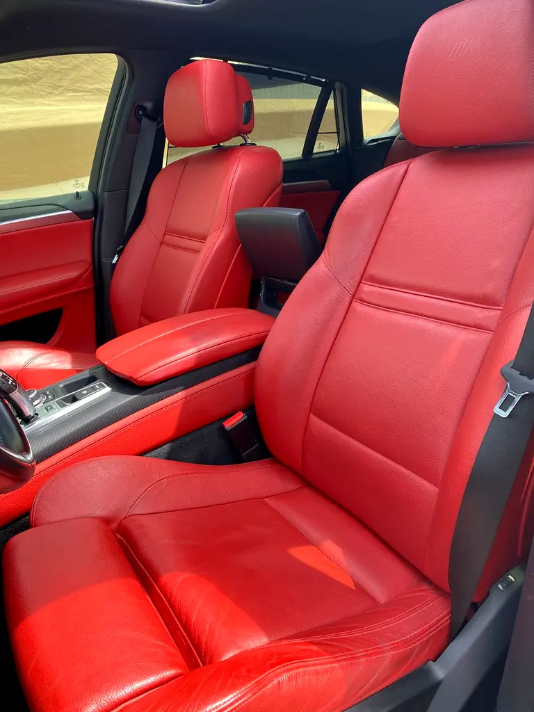 2014 BMW X6M  4.4L TWIN TURBO  V8 555 HP || LOW MILEAGE || ACCIDENT FREE || GCC || CARPLAY|| ZF GEAR - Image 16