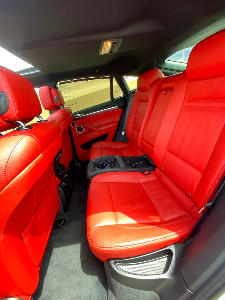 2014 BMW X6M  4.4L TWIN TURBO  V8 555 HP || LOW MILEAGE || ACCIDENT FREE || GCC || CARPLAY|| ZF GEAR - Image 17