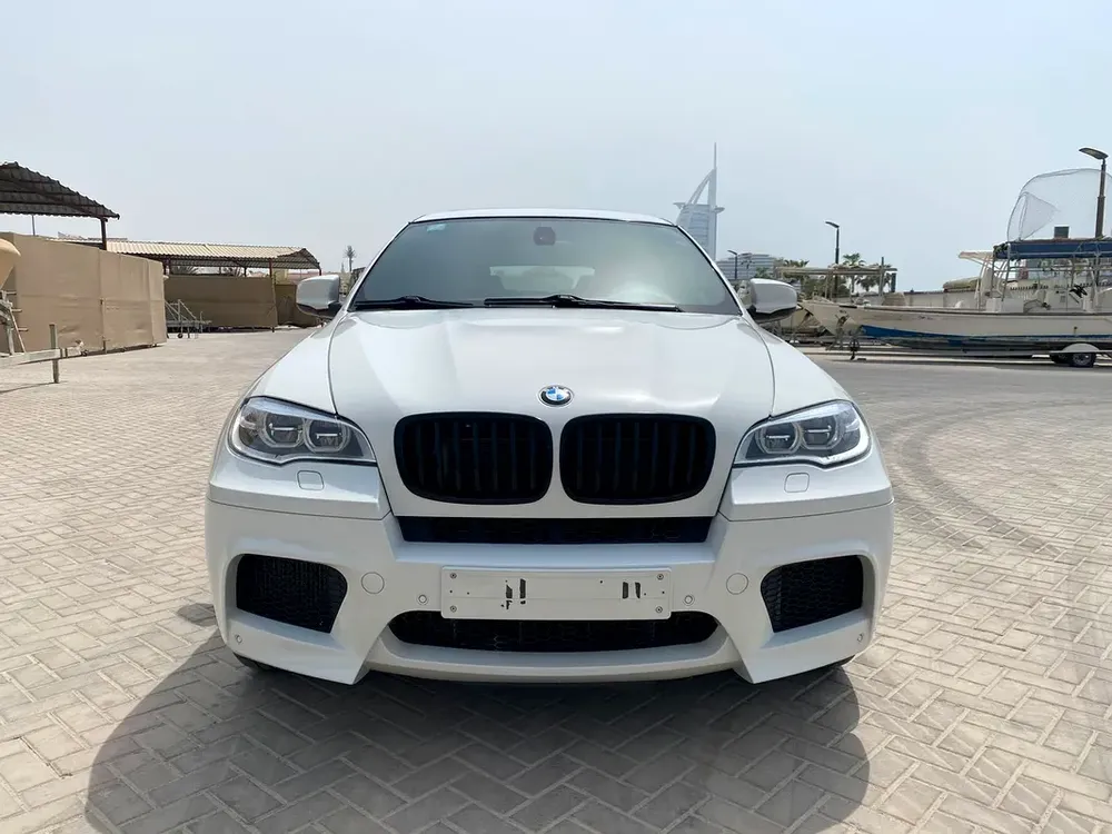 2014 BMW X6M  4.4L TWIN TURBO  V8 555 HP || LOW MILEAGE || ACCIDENT FREE || GCC || CARPLAY|| ZF GEAR - Image 4