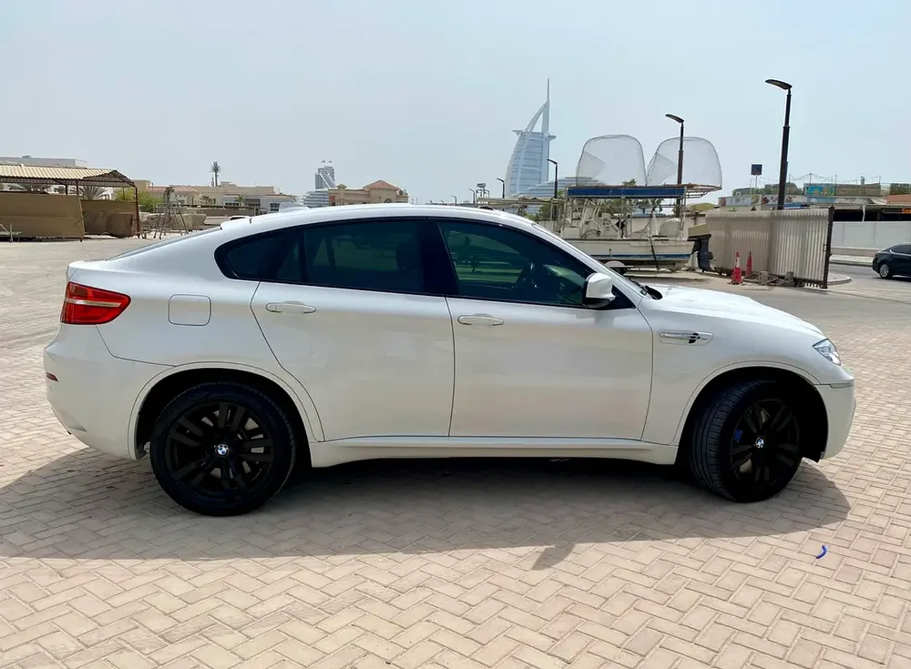 2014 BMW X6M  4.4L TWIN TURBO  V8 555 HP || LOW MILEAGE || ACCIDENT FREE || GCC || CARPLAY|| ZF GEAR - Image 5