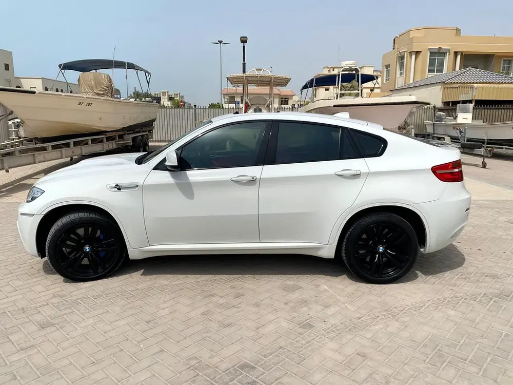 2014 BMW X6M  4.4L TWIN TURBO  V8 555 HP || LOW MILEAGE || ACCIDENT FREE || GCC || CARPLAY|| ZF GEAR - Image 6