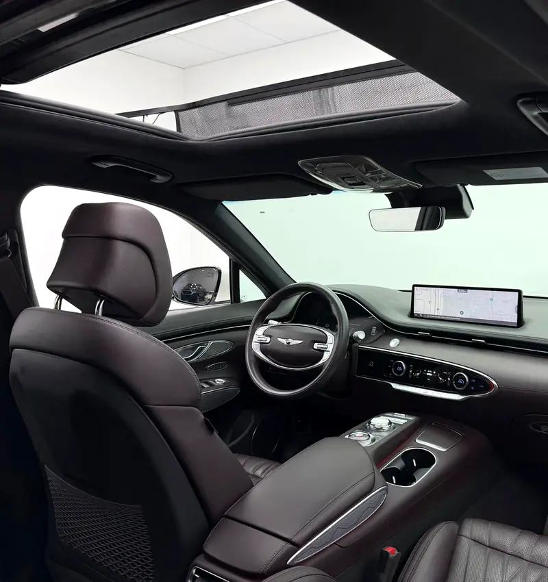 2023 Genesis GV70, Warranty + Full Service History, GCC - Image 10
