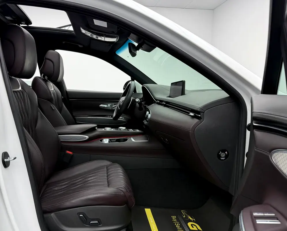 2023 Genesis GV70, Warranty + Full Service History, GCC - Image 15